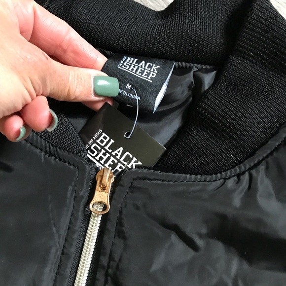 NWT ✨ TUPAC PUFFER BOMBER MENS SIZE MED GOLD FOIL - Picture 6 of 6